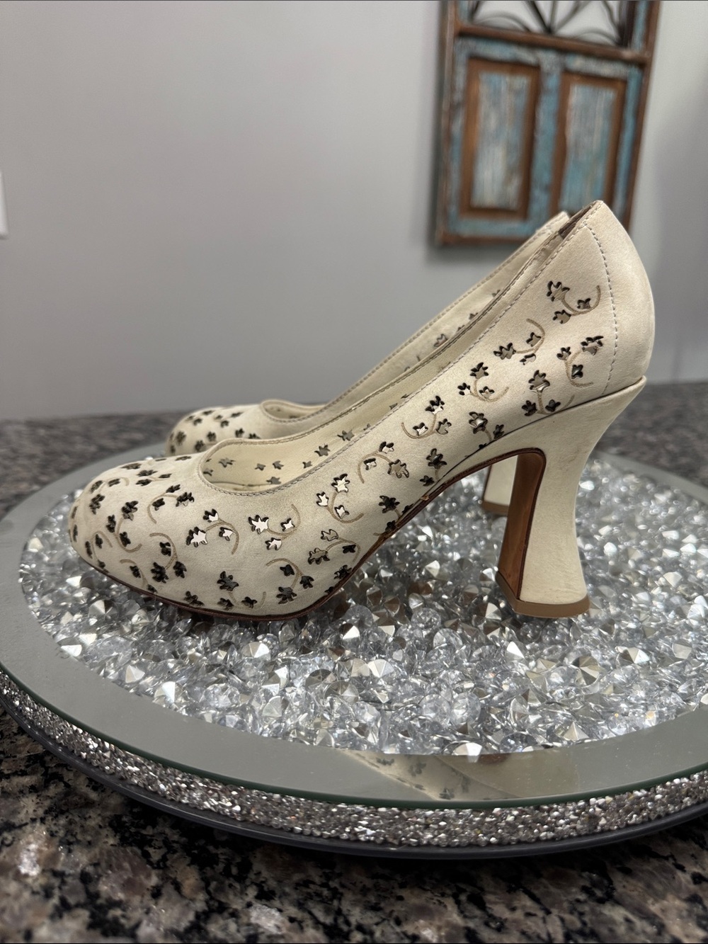 Marchez Vouzo leather gray Ivory Floral Cutout Women's Heels 6.5